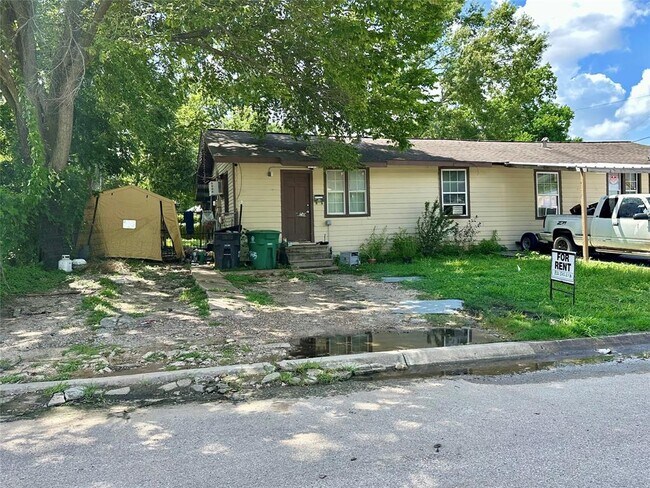 Foto del edificio - 8225 Garland St
