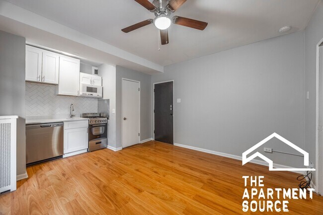 Building Photo - 1140 N La Salle Dr