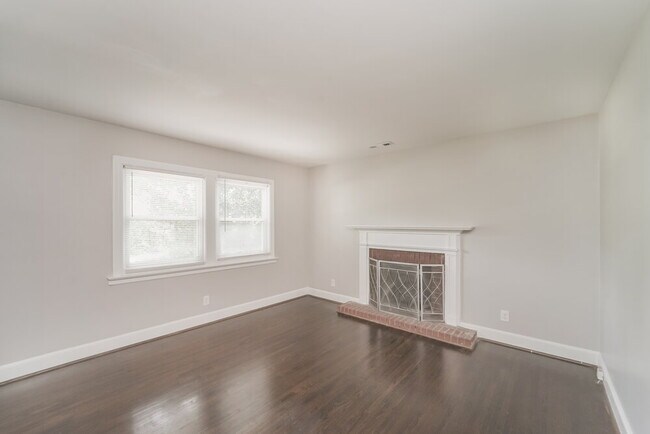 Foto del edificio - 10915 Brief Rd