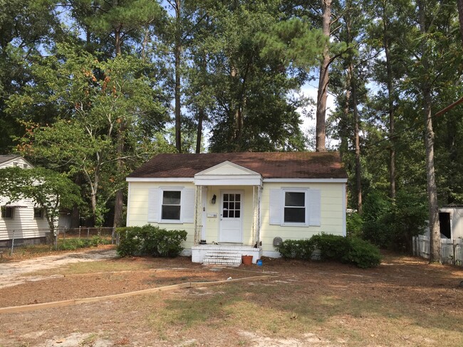 Building Photo - AFFORDABLE 2BEDROOM 1 BATH W/ SPACIOUS FEN...