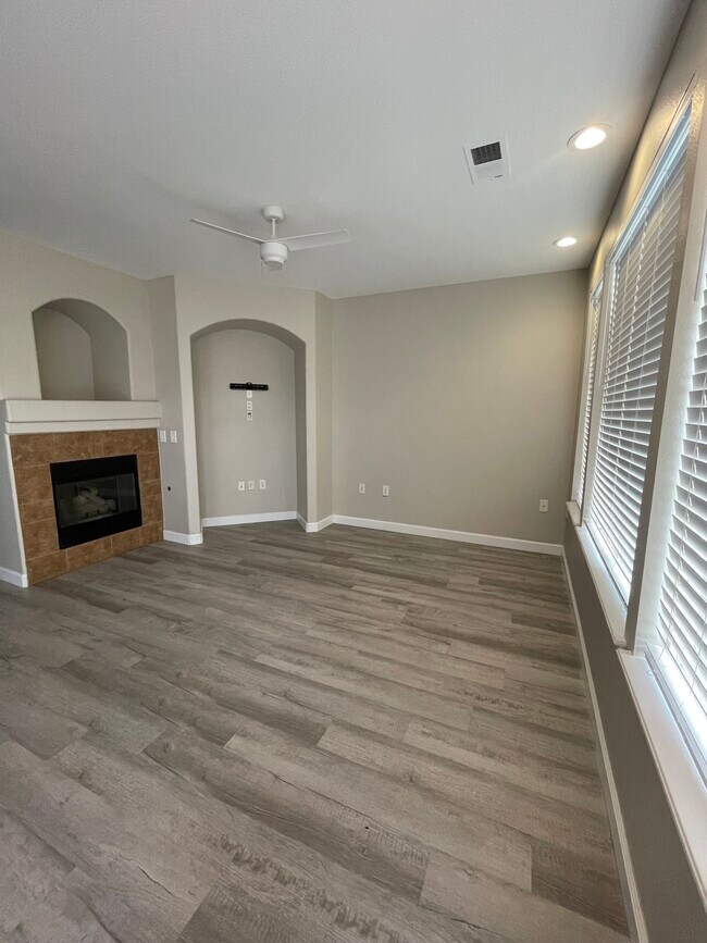 Foto del edificio - 16294 E Geddes Ln