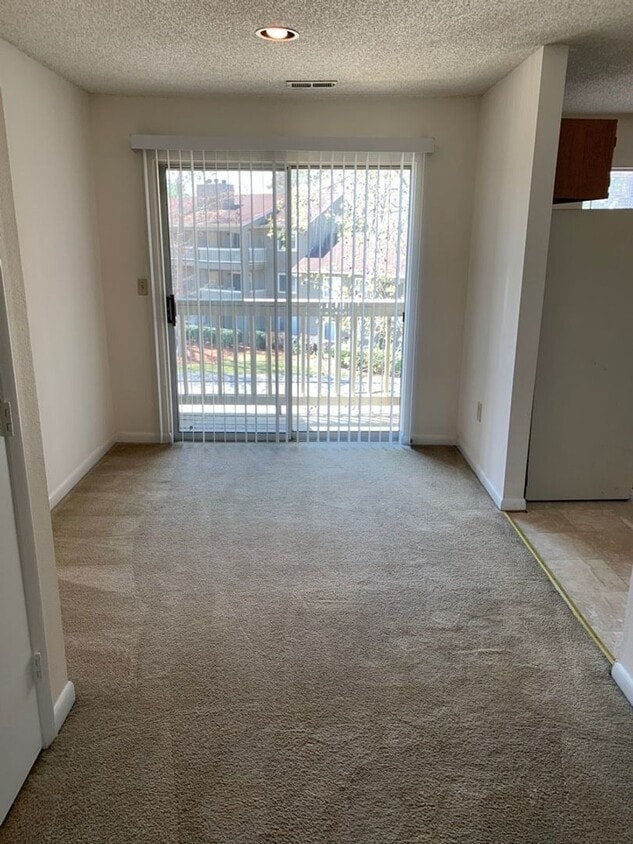 Primary Photo - 2 BED 2 BATH UNIT ON 3RD FLOOR IN MYRTLE G...