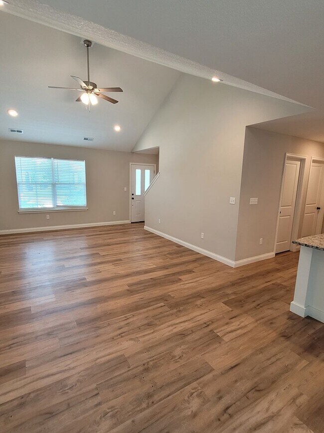 Foto del edificio - 3 Bedroom Home in South Columbia
