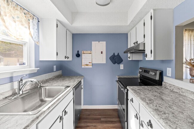 Building Photo - Sweetbriar Home