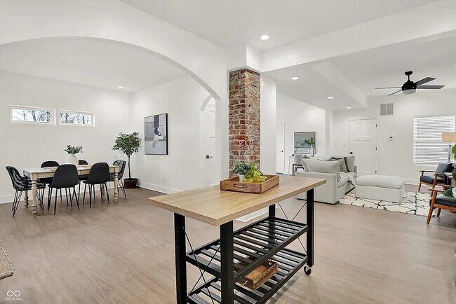 Building Photo - 1439 Deloss St