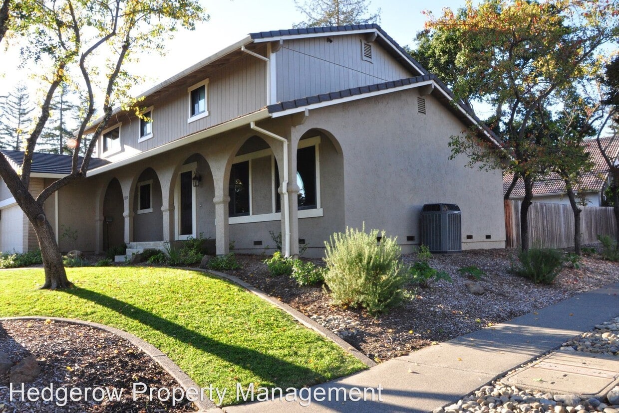 4 br, 2.5 bath House 3375 Kensington Circle House Rental in Napa