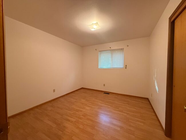Building Photo - 915 Park Dr