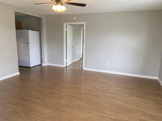 Building Photo - 5837 Perry Ln