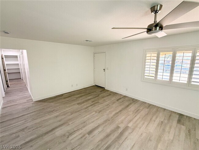 Foto del edificio - 1312 E Brooks Ave