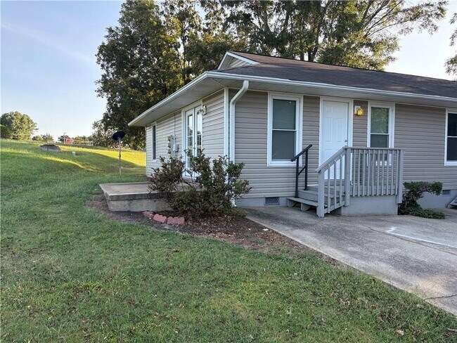 Foto del edificio - 3749 Old Plainview Rd