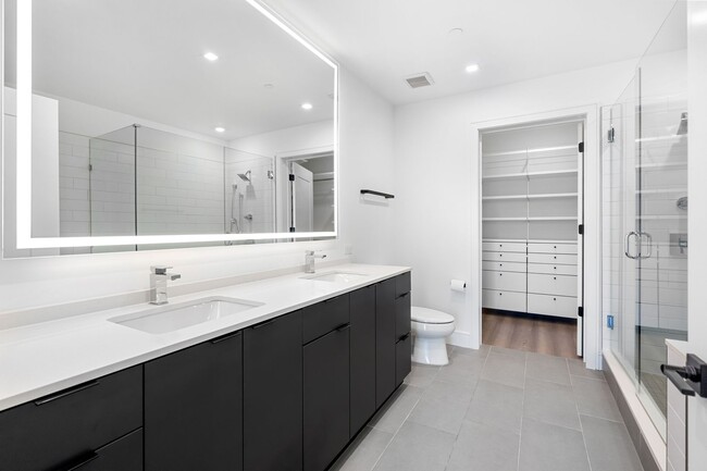 Foto del edificio - 2 Bed 2 Bath Condominium in West Midtown!