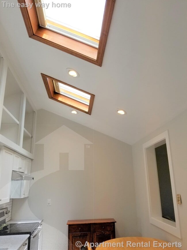 Building Photo - Somerville/Tufts 1 Bedroom * Modern Kitche...