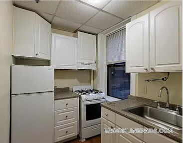 Building Photo - 364 Riverway