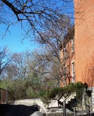 Building Photo - 36-38 E Hollister St
