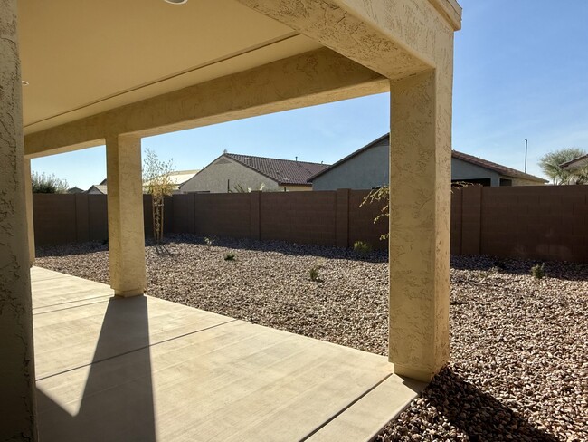 Patio interior - 2926 N Coronado Dr