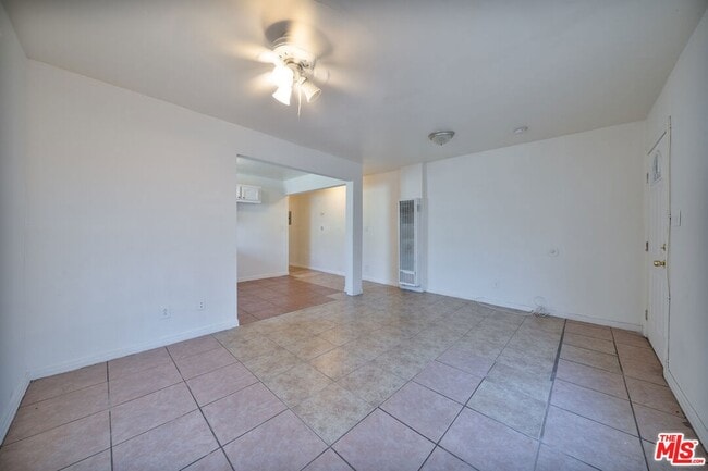 Building Photo - 642 W 109th Pl