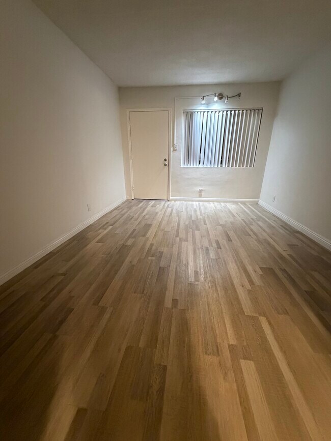 Foto del edificio - The Westwood Apartments