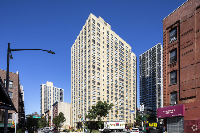 Foto del edificio - Continental East Apartments