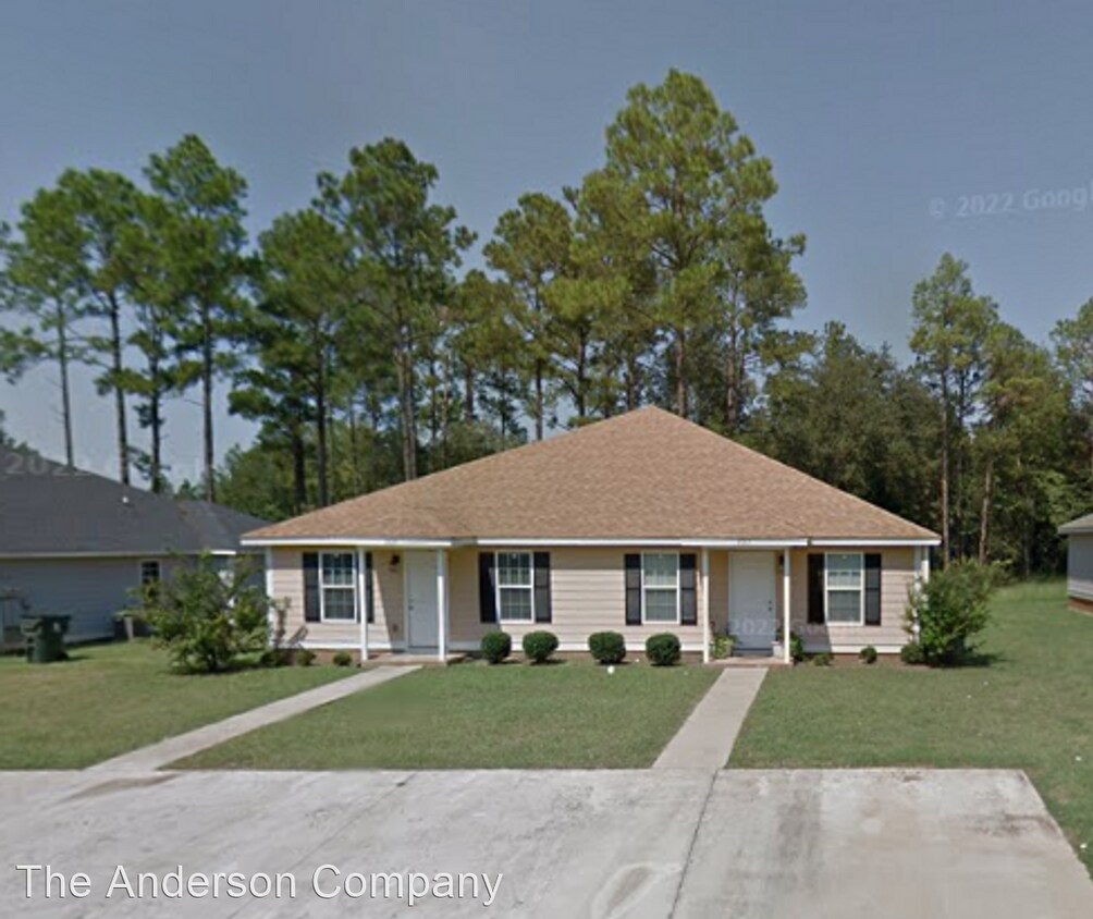 3 br, 2 bath House 3939 Rodnor Forest Ln. House Rental in Albany