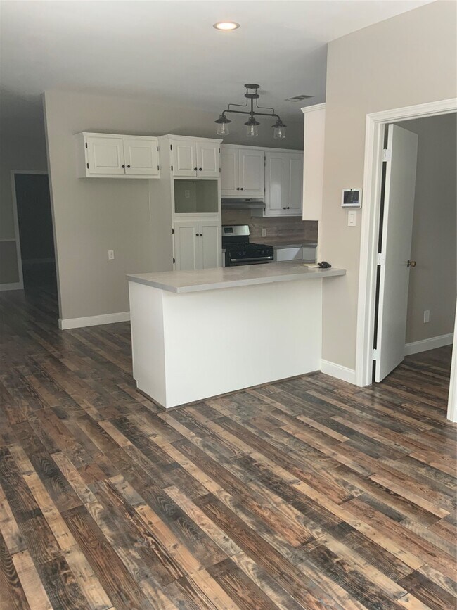 Foto del edificio - 9010 Carousel Ln