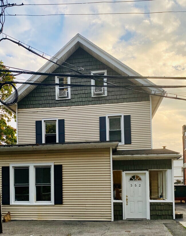 Building Photo - 352 Ward Ave