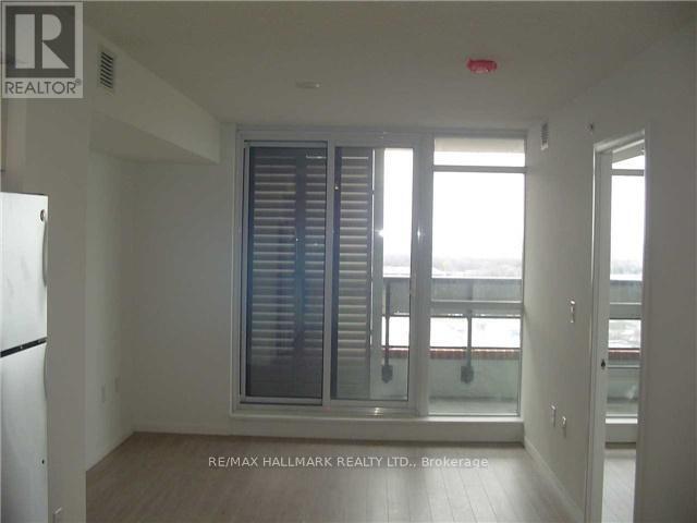 Photo du bâtiment - 830-2830 Lawrence Ave W