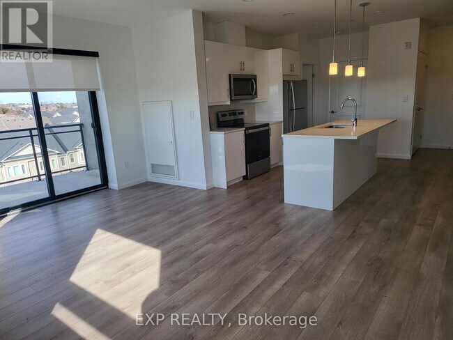 Building Photo - 144 Watson Rd N