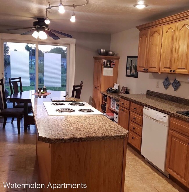 Foto del edificio - 480 Robert Ln