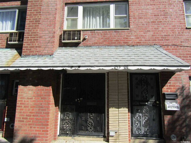 Foto del edificio - 213-06 Hillside Avenue