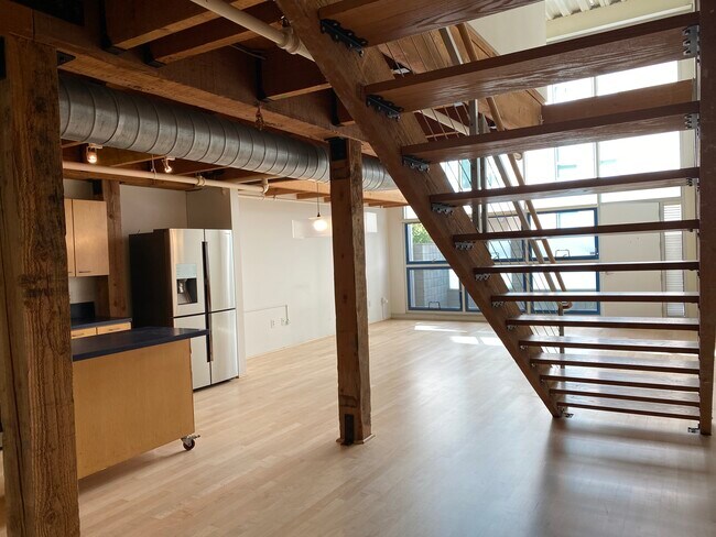 Building Photo - 650 Delancey St