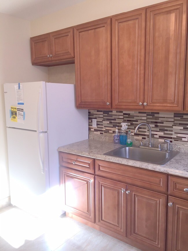 Foto del edificio - 1569 W 9th St