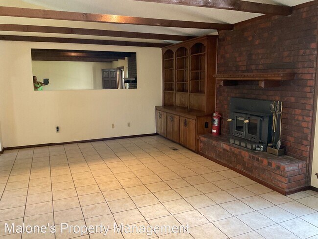 Building Photo - 3 br, 2 bath House - 237 N. Triple X