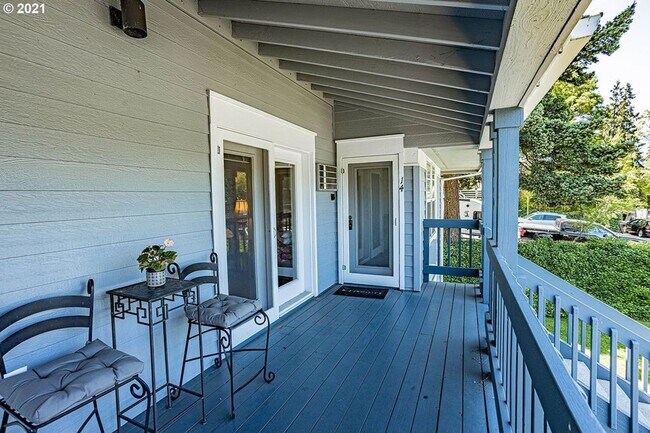 Foto del edificio - Downtown Condo in Hood River | 1 Bedroom 2...