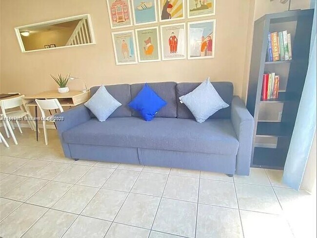 Building Photo - 821 SW 2nd St