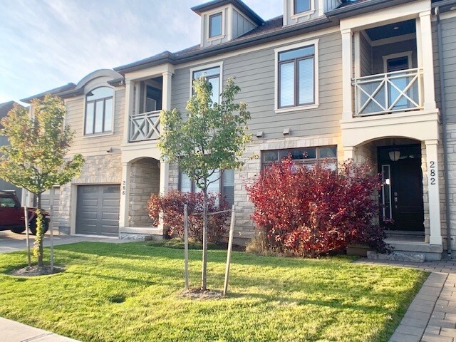 Photo du bâtiment - Beautiful 3 Bdrm in SUNNINGDALE * 2 Bath * AVAIL June 1