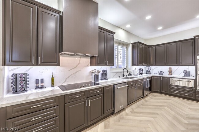 Foto del edificio - 7520 Captains Harbor Dr