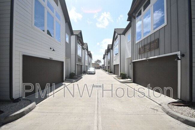 Foto del edificio - 5904 Gardendale Dr