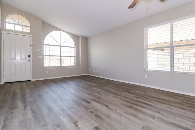 Foto del edificio - 9847 W Irma Ln