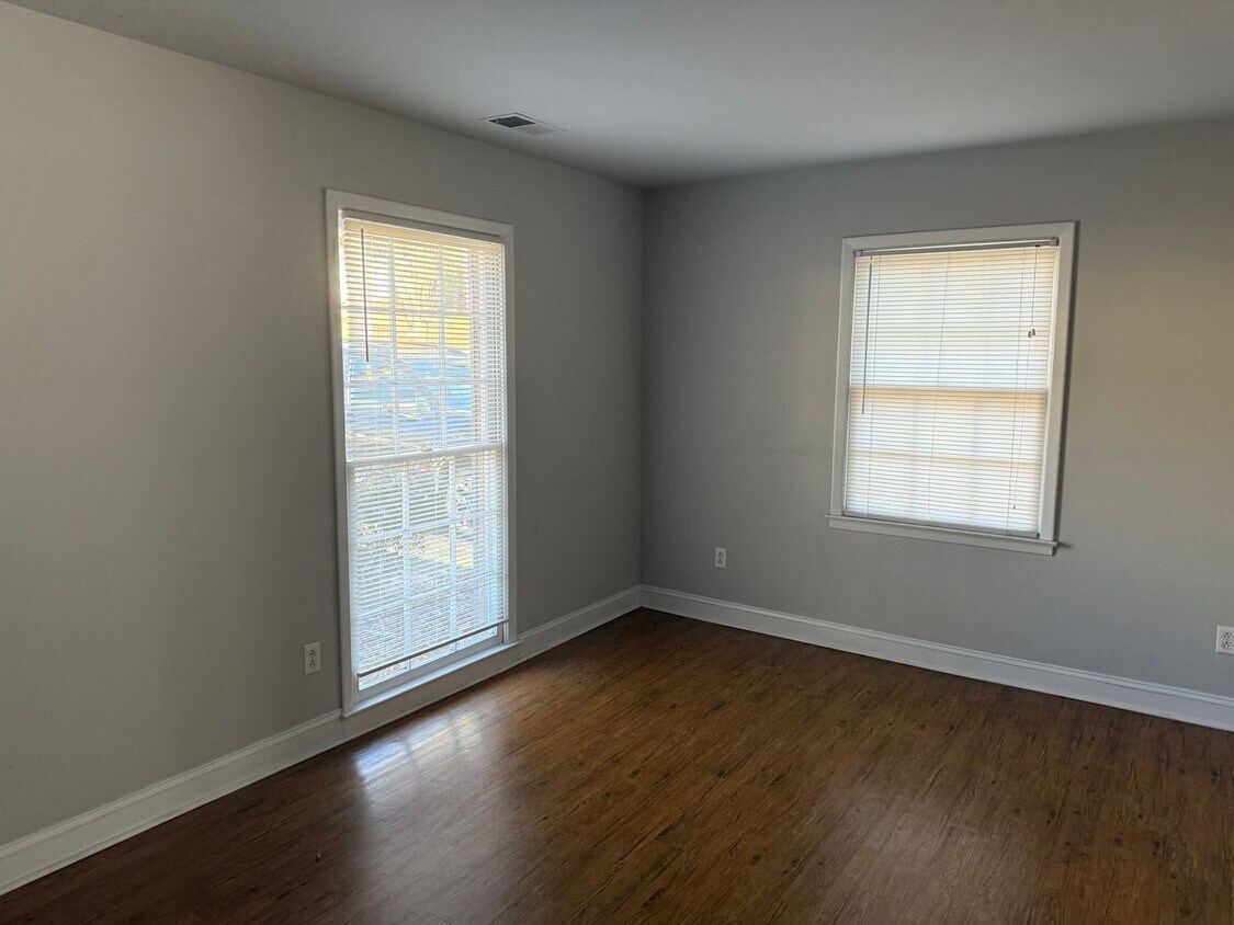 Foto del edificio - Beautiful Brick Three Bedroom Home!