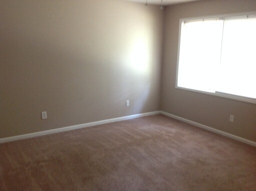 Building Photo - 698 Crestlyn Dr