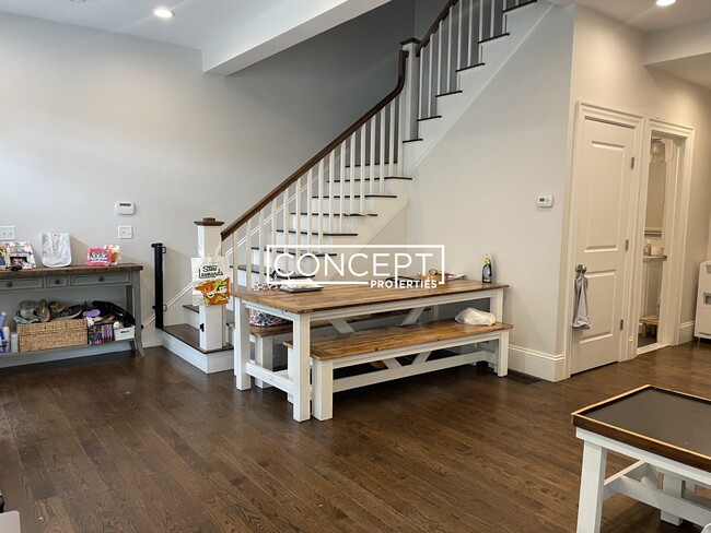 Foto del edificio - 2044 Beacon St