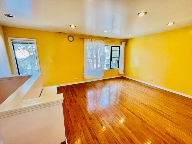 Foto del edificio - 3036 S Lowe Ave