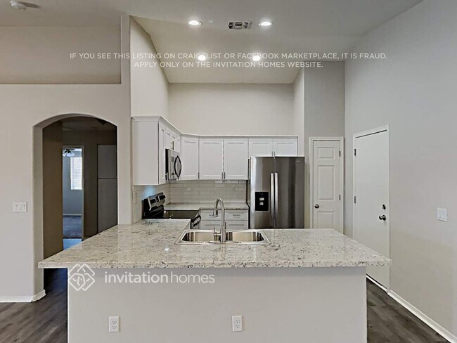 Building Photo - 847 S Esmeralda