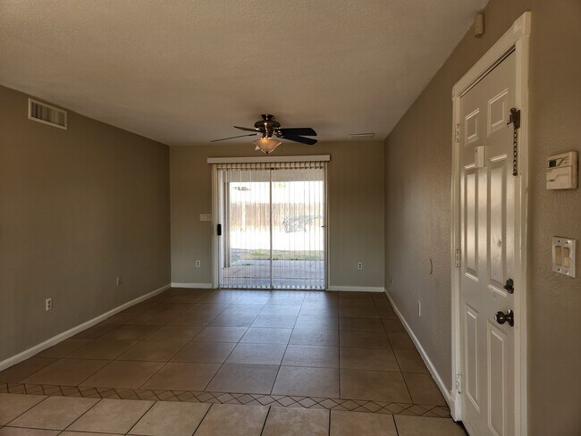 Family Room - 10224 N 73rd Ave