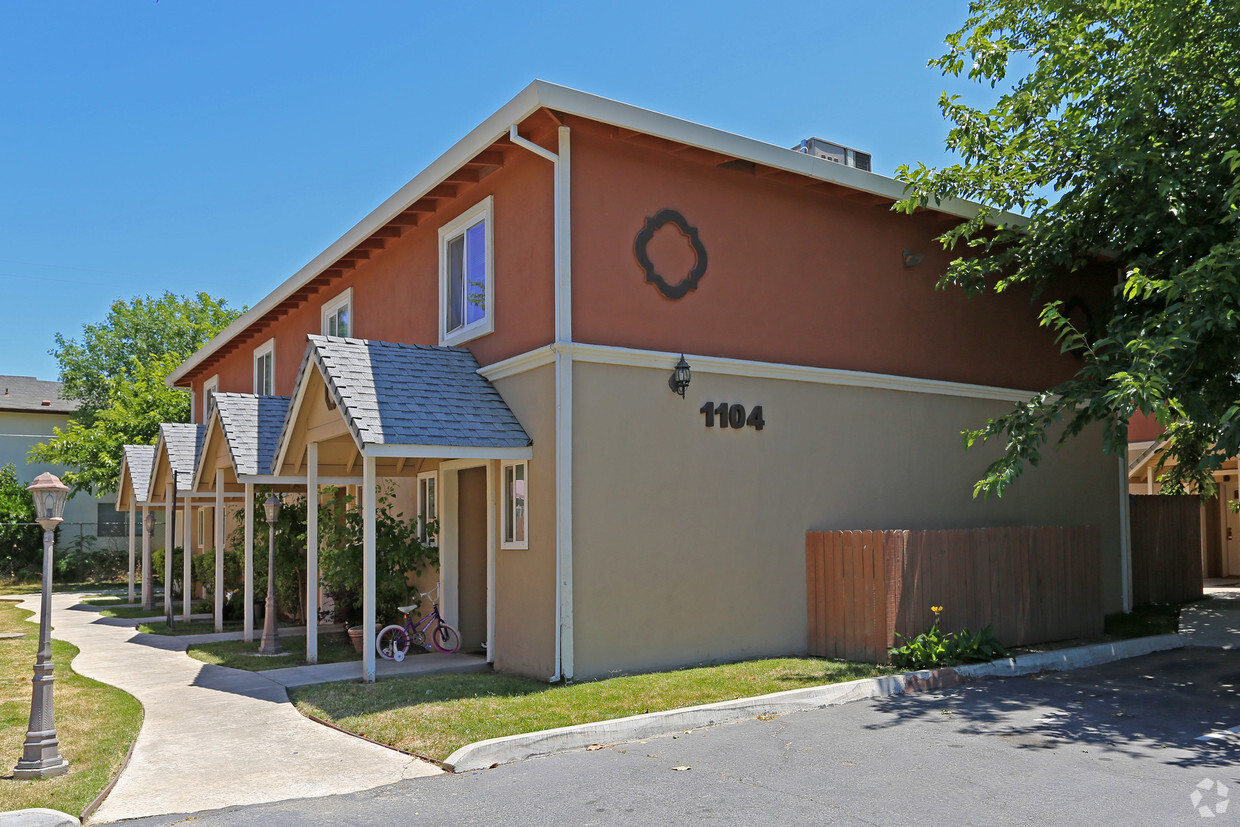 Primary Photo - Larkspur Townhomes