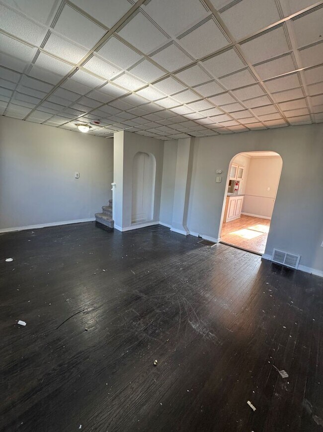 Foto del edificio - Spacious 3 Bedroom House with 1 bath for R...