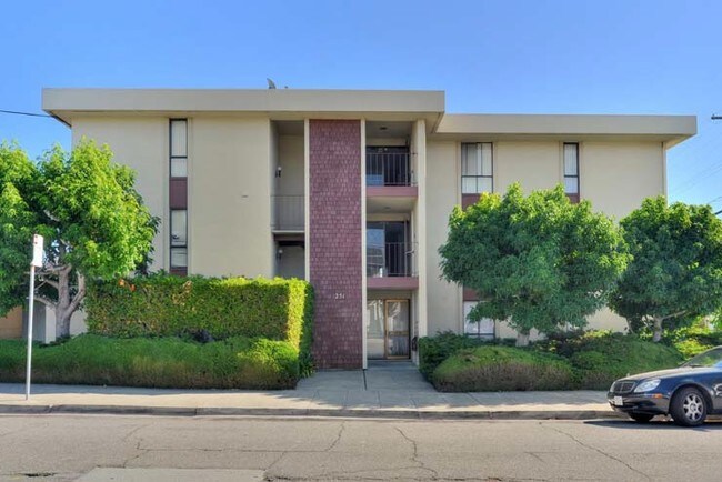 Building Photo - 251 San Anselmo Ave S