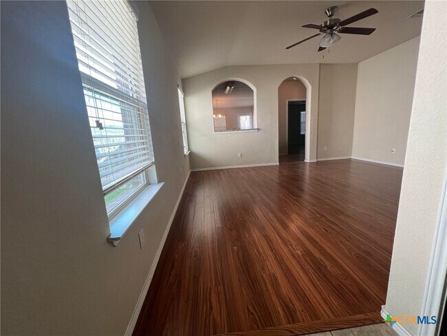 Building Photo - 6402 Katy Creek Ln