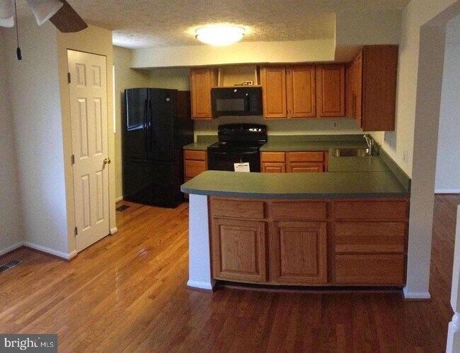 Building Photo - 6312 Lightburn Ct
