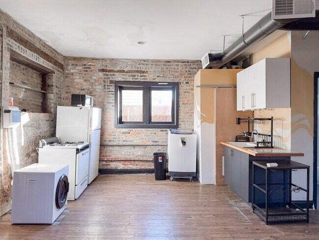 Foto del edificio - 639 N Troy St